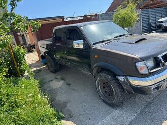 Predám nissan navara