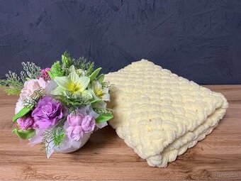 Háčkovaná žltá deka z jemnej puffy vlny