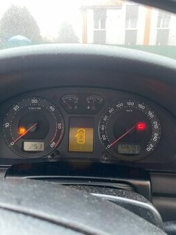 Na náhradné súčiastky v celku