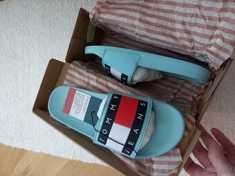 Tommy Hilfiger šľapky