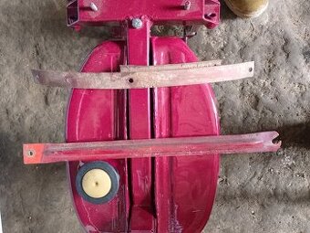 Predam vzperu na blatník a vystuhu blatníka na jawa perak