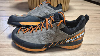 Scarpa Mescalito orange a spacák Mammut Ajungilak