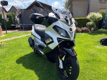 Aprília SR 300 MAX
