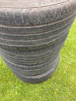 225/45 R17