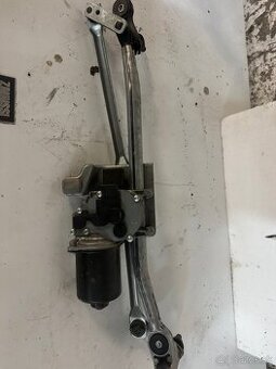 Bmw rad 1 e87 mechanizmus stieracov