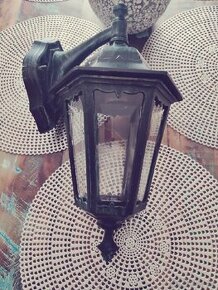 Exteriérova lampa-lampáš