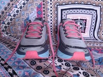 Botasky HOKA