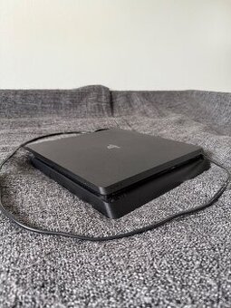 Predám Playstation 4 Slim 1TB