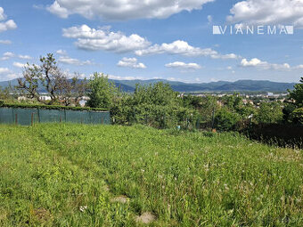 Miesto na relax s TOP výhľadom a 2 chatkami - Nové Mesto n/V
