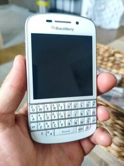 Mobilný telefón BlackBerry Q10 16gb RFN81UW