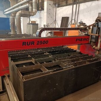 Plazmový rezací stroj PIERCE RUR 2500 P