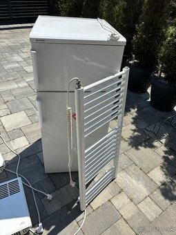 Sporák, radiátory, chladničku