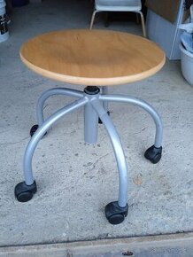 Výškovo nastaviteľná stolička