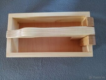 Drevený luskáčik na orechy