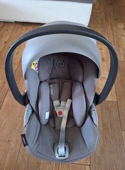 Cybex Cloud T-i size so základňou