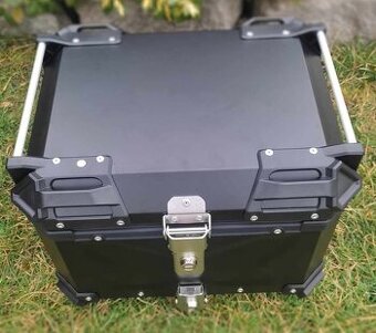 Hliníkový kufr na motorku (top case). Objem 55 litrů. Nový