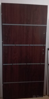 bezpečnostné dvere so zárubňou