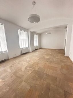 Prenájom nebytového priestoru v historickej budove priamo v 