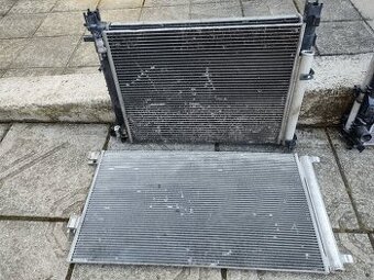 Dacia Duster - Predná kapota