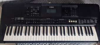 Yamaha PSR E453