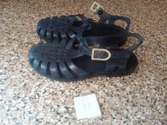 Dievcenske sandalky c.33