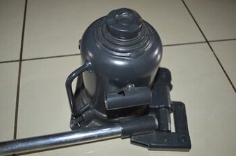 predam kvalitny original 12-t zdvihak IVECO