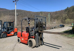 HC Forklift CPCD30, ISUZU diesel, triplex, r. 2011, 4038 mth