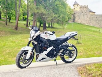 Streetfight suzuki GSXR 600 K8