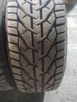 Pneu  235/55R17