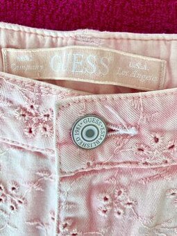Nové kraťasy Guess