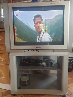 Televízor so stolikom