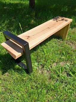 Stôl pod TV