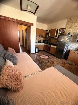 Krásny a slnečný 3 izbový byt s loggiou, Levice, sídlisko R5