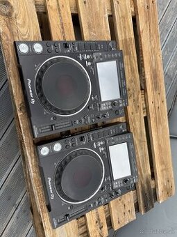 2x CDJ 2000 NXS2