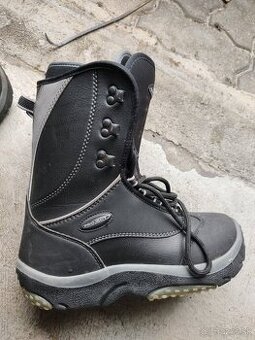 Predam snowboard boty 38