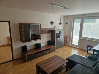 V centre mesta ponúkam 2-izbový byt na prenájom