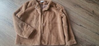 Dámsky krátky kozusinovy kabát