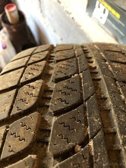 rôzne pneu a elektróny