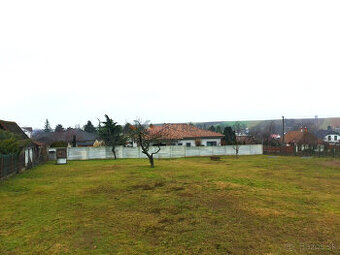 Ponúkam na predaj exkluzívne stavebný pozemok v obci Veľké Z