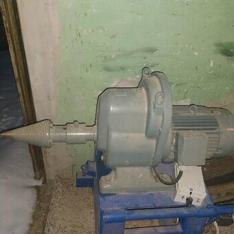 Elektrická kálačka dreva