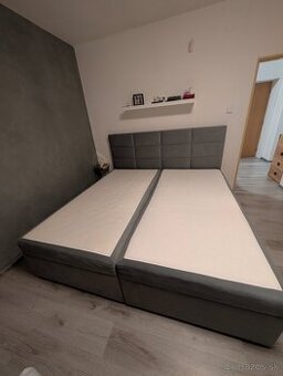 Šedá posteľ 200x200