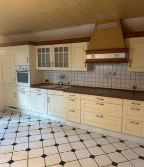 Krémová venkovská linka se spotřebiči,6464