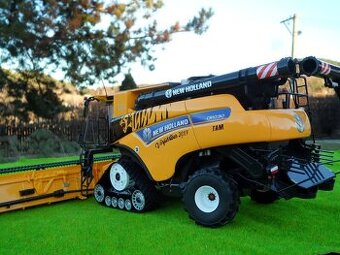 KOMBAJN NEW HOLLAND CR10.90 TIGER MĚŘÍTKO 1:32