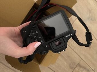 Canon EOS 2000D + EF-S 18-55 mm f/3,5-5,6 DC III Value Up Ki