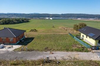 Stavebný pozemok, skvelá lokalita, nová ulica, Záborské, 853
