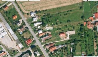 Rozhanovce  pozemok  s výmerou 3091 m². Vhodný pre 1-až 3 do
