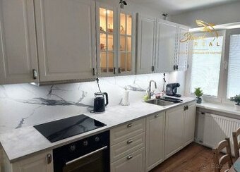 KOMFORTNÝ 2i byt & Kuchyňa a Kúpeľňa s denným svetlom_Prenáj
