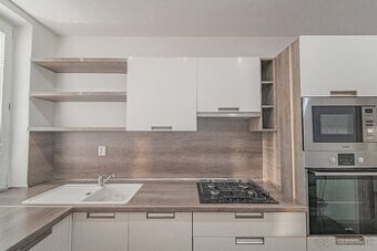 3 izbový byt na predaj po kompletnej rekonštrukcii =Trenčín