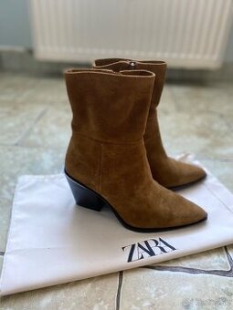 Čižmy z brúsenej kože Zara - 36