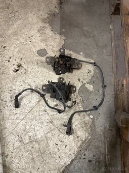 VW Golf IV - zámok kapoty